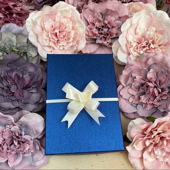 Stunning Crystal Pearl Silver Leaf Bridal Earrings - Picture 16 of 16